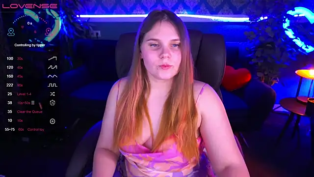 Snapshot of VinnaSky chatting on 02-04-25, 02:07 VinnaSky online show from 02-04-25, 02:07