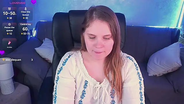 Snapshot of VinnaSky chatting on 03-14-25, 05:02 VinnaSky online show from 03-14-25, 05:02