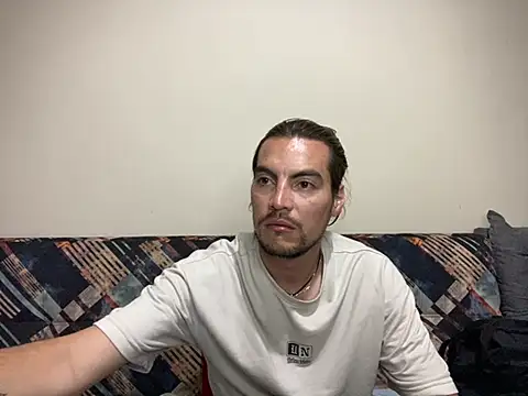 Snapshot of Jack_Emily1 chatting on 02-25-25, 01:28 Jack Emily1 online show from 02-25-25, 01:28