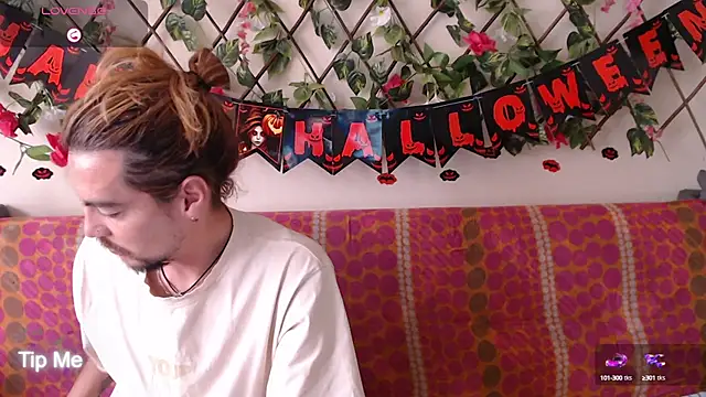 Snapshot of Jack_Emily1 chatting on 10-20-25, 05:13 Jack Emily1 online show from 10-20-25, 05:13