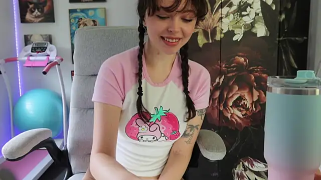 Snapshot of makiyahbelle chatting on 02-06-25, 04:10 makiyahbelle online show from 02-06-25, 04:10