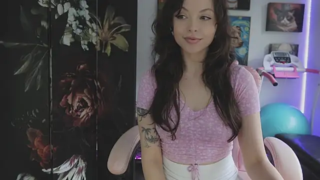 Snapshot of makiyahbelle chatting on 12-16-25, 06:18 makiyahbelle online show from 12-16-25, 06:18