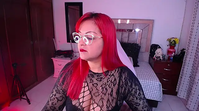 salomecastro  online show from 02-11-25, 03:18