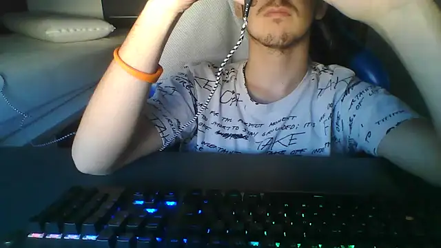 Snapshot of Troycm chatting on 10-05-25, 04:27 Troycm online show from 10-05-25, 04:27