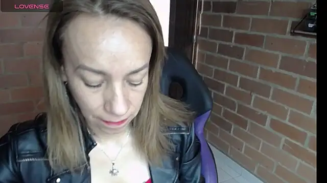 Snapshot of cristin_doll_ chatting on 04-27-26, 02:04 cristin doll online show from 04-27-26, 02:04
