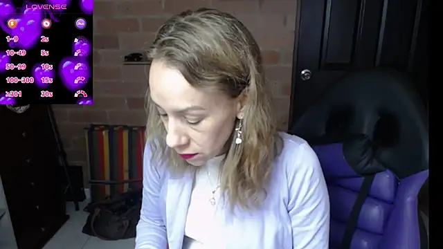 Snapshot of cristin_doll_ chatting on 05-01-26, 02:32 cristin doll online show from 05-01-26, 02:32