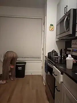 Snapshot of HollyTattoo chatting on 12-17-24, 10:55 HollyTattoo online show from 12-17-24, 10:55