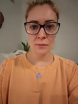 Snapshot of HollyTattoo chatting on 01-13-25, 10:47 HollyTattoo online show from 01-13-25, 10:47