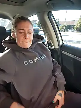 Snapshot of HollyTattoo chatting on 01-15-25, 11:32 HollyTattoo online show from 01-15-25, 11:32