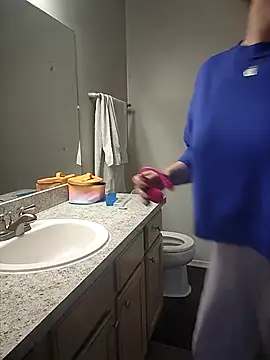 Snapshot of HollyTattoo chatting on 02-10-25, 01:44 HollyTattoo online show from 02-10-25, 01:44