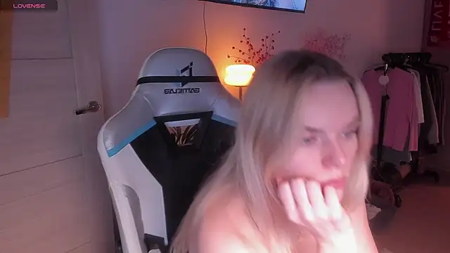 CharliSweet online show from 02-10-25, 04:14