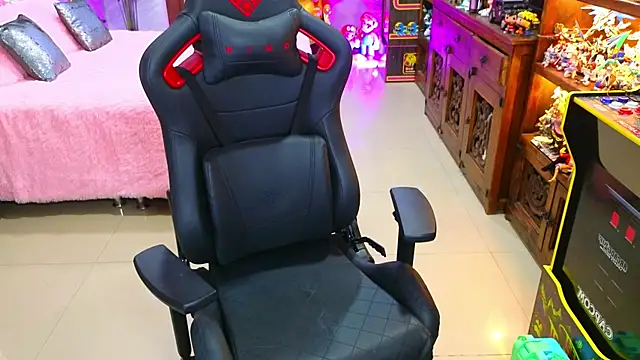 Snapshot of ambarEvans chatting on 02-05-25, 08:25 ambarEvans online show from 02-05-25, 08:25