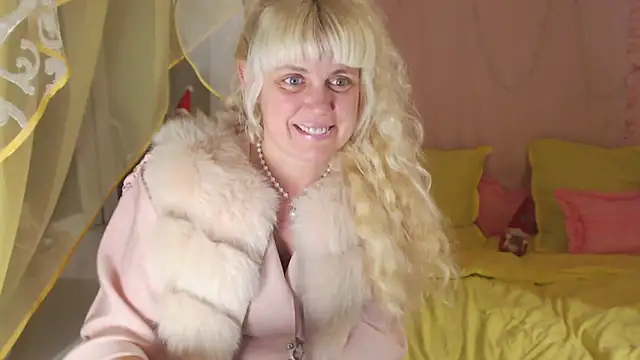 Snapshot of SunnySylvia chatting on 12-01-24, 04:29 SunnySylvia online show from 12-01-24, 04:29