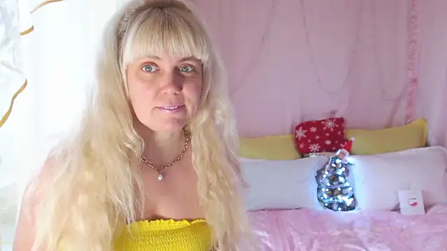 Snapshot of SunnySylvia chatting on 12-24-24, 09:28 SunnySylvia online show from 12-24-24, 09:28