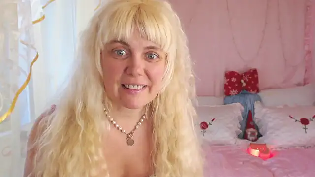 Snapshot of SunnySylvia chatting on 12-31-24, 06:13 SunnySylvia online show from 12-31-24, 06:13