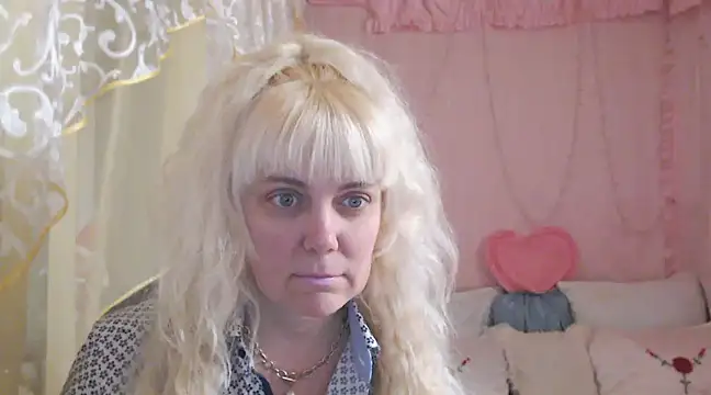 Snapshot of SunnySylvia chatting on 01-04-25, 04:33 SunnySylvia online show from 01-04-25, 04:33