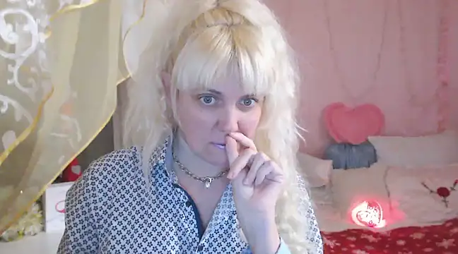 Snapshot of SunnySylvia chatting on 01-04-25, 04:00 SunnySylvia online show from 01-04-25, 04:00