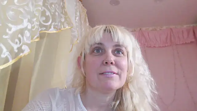 Snapshot of SunnySylvia chatting on 01-07-25, 04:27 SunnySylvia online show from 01-07-25, 04:27
