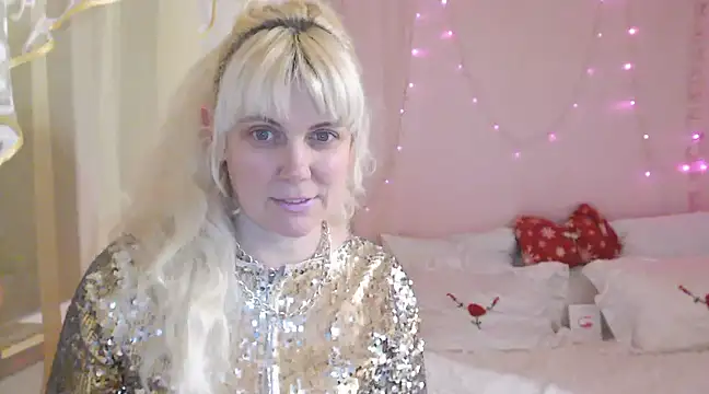Snapshot of SunnySylvia chatting on 01-27-25, 04:01 SunnySylvia online show from 01-27-25, 04:01
