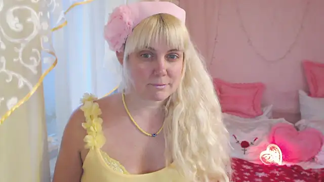 Snapshot of SunnySylvia chatting on 02-02-25, 02:24 SunnySylvia online show from 02-02-25, 02:24