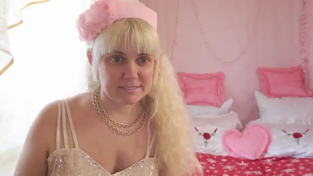 Snapshot of SunnySylvia chatting on 02-09-25, 08:44 SunnySylvia online show from 02-09-25, 08:44