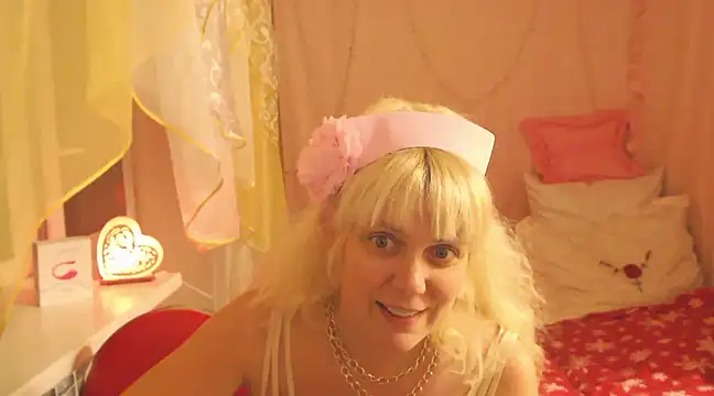 Snapshot of SunnySylvia chatting on 02-09-25, 04:18 SunnySylvia online show from 02-09-25, 04:18