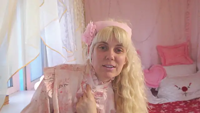 Snapshot of SunnySylvia chatting on 02-16-25, 02:43 SunnySylvia online show from 02-16-25, 02:43