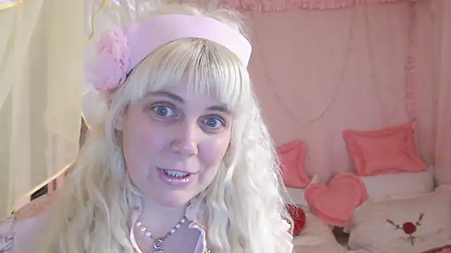 Snapshot of SunnySylvia chatting on 02-17-25, 06:26 SunnySylvia online show from 02-17-25, 06:26