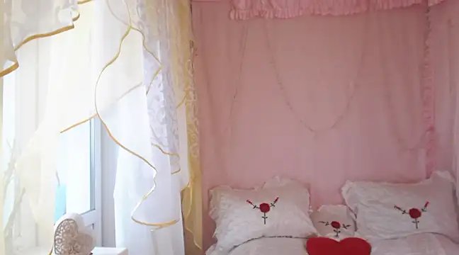 Snapshot of SunnySylvia chatting on 03-18-25, 12:25 SunnySylvia online show from 03-18-25, 12:25