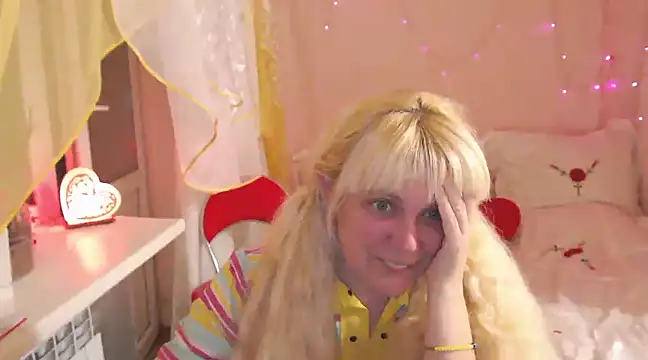 Snapshot of SunnySylvia chatting on 03-18-25, 05:31 SunnySylvia online show from 03-18-25, 05:31