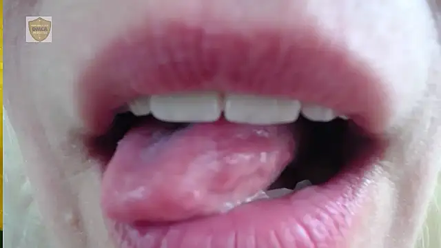 Snapshot of SunnySylvia chatting on 10-05-25, 01:20 SunnySylvia online show from 10-05-25, 01:20