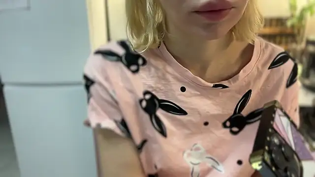 Snapshot of BowToYourWeakness chatting on 12-28-24, 11:30 BowToYourWeakness online show from 12-28-24, 11:30