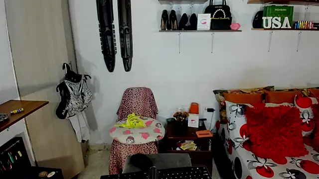 Snapshot of sashasweethot chatting on 01-10-25, 10:17 sashasweethot online show from 01-10-25, 10:17