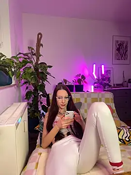 Snapshot of Trixie-Tainted chatting on 01-10-25, 07:21 Trixie-Tainted online show from 01-10-25, 07:21