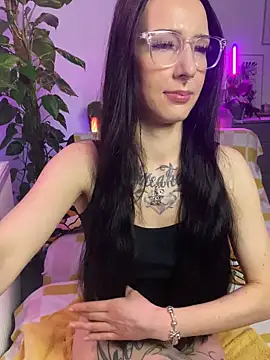 Snapshot of Trixie-Tainted chatting on 02-06-25, 12:48 Trixie-Tainted online show from 02-06-25, 12:48