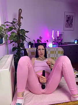 Snapshot of Trixie-Tainted chatting on 02-13-25, 06:16 Trixie-Tainted online show from 02-13-25, 06:16