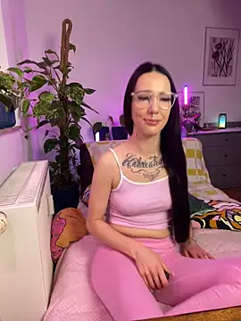 Snapshot of Trixie-Tainted chatting on 02-14-25, 02:33 Trixie-Tainted online show from 02-14-25, 02:33