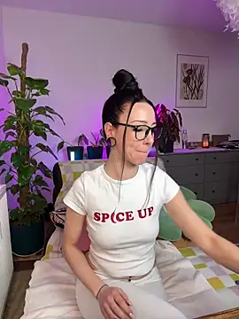 Snapshot of Trixie-Tainted chatting on 03-15-25, 01:40 Trixie-Tainted online show from 03-15-25, 01:40