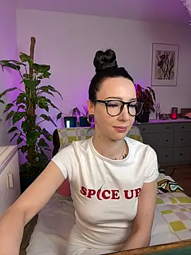 Snapshot of Trixie-Tainted chatting on 03-17-25, 11:00 Trixie-Tainted online show from 03-17-25, 11:00