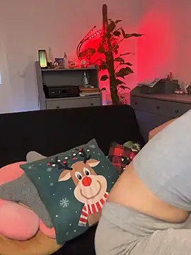 Snapshot of Trixie-Tainted chatting on 12-04-25, 05:10 Trixie-Tainted online show from 12-04-25, 05:10