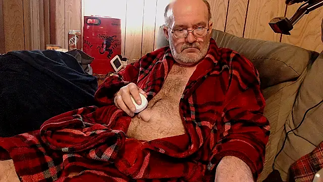 Snapshot of snickers1 chatting on 12-17-25, 02:56 snickers1 online show from 12-17-25, 02:56