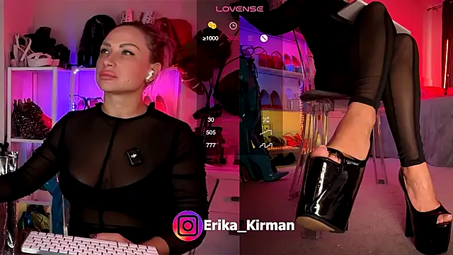 Snapshot of Erika_Kirman chatting on 10-26-25, 09:26 Erika Kirman online show from 10-26-25, 09:26