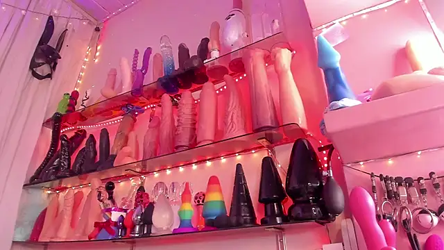 Snapshot of christymilkk chatting on 12-16-24, 02:36 christymilkk online show from 12-16-24, 02:36