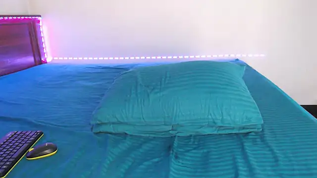 Snapshot of BeautyPriya chatting on 03-20-25, 04:40 BeautyPriya online show from 03-20-25, 04:40