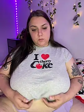 Snapshot of honeyviolet chatting on 09-10-25, 01:49 honeyviolet online show from 09-10-25, 01:49