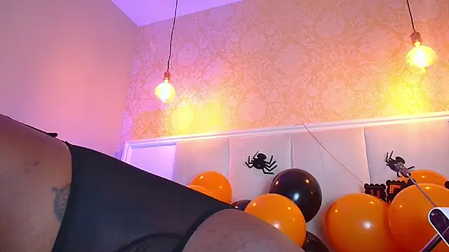 Snapshot of KayaBrown chatting on 10-30-25, 02:07 KayaBrown online show from 10-30-25, 02:07