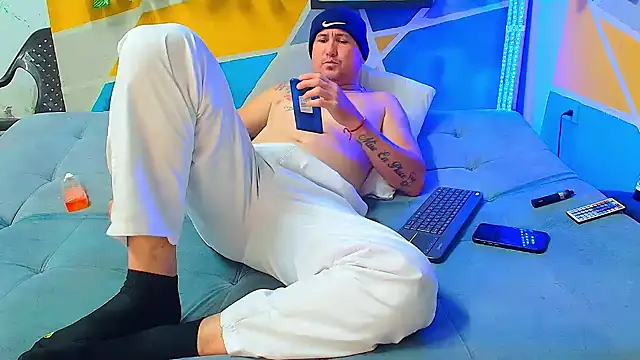 Snapshot of xavier_1988 chatting on 10-18-25, 05:25 xavier 1988 online show from 10-18-25, 05:25