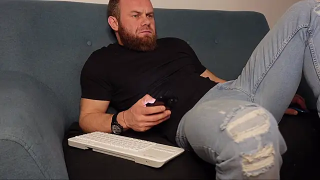 Snapshot of Tommy_Burnz chatting on 01-25-25, 05:40 Tommy Burnz online show from 01-25-25, 05:40