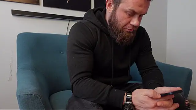 Snapshot of Tommy_Burnz chatting on 02-12-25, 08:59 Tommy Burnz online show from 02-12-25, 08:59