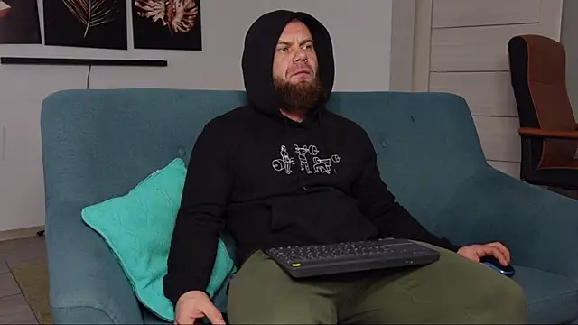 Snapshot of Tommy_Burnz chatting on 03-19-25, 04:57 Tommy Burnz online show from 03-19-25, 04:57